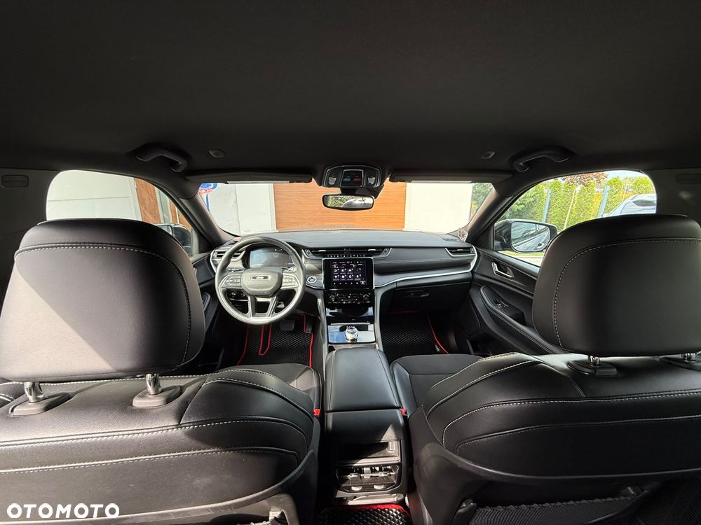 Jeep Grand Cherokee - 24