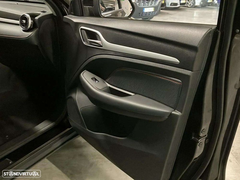 MG ZS EV 72.6 kWh Luxury OBC 11 kW - 21