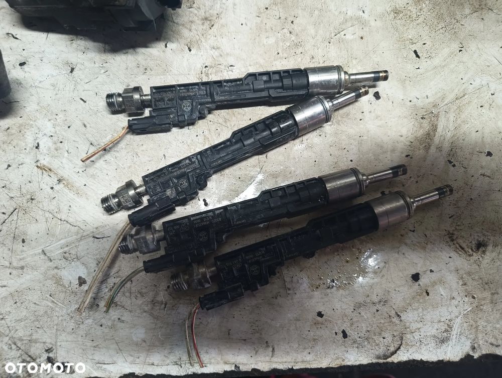 WTRYSKIWACZ BMW N20B20A 2.0 0261500172 - 1