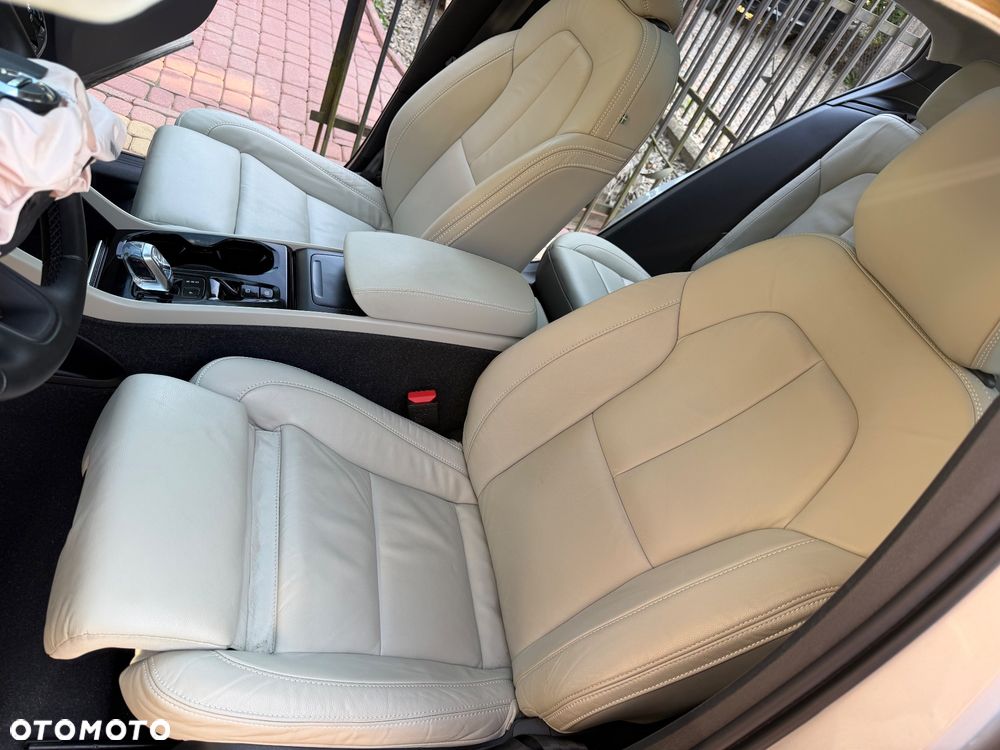 Volvo XC 40 B5 B AWD Ultimate Dark - 24