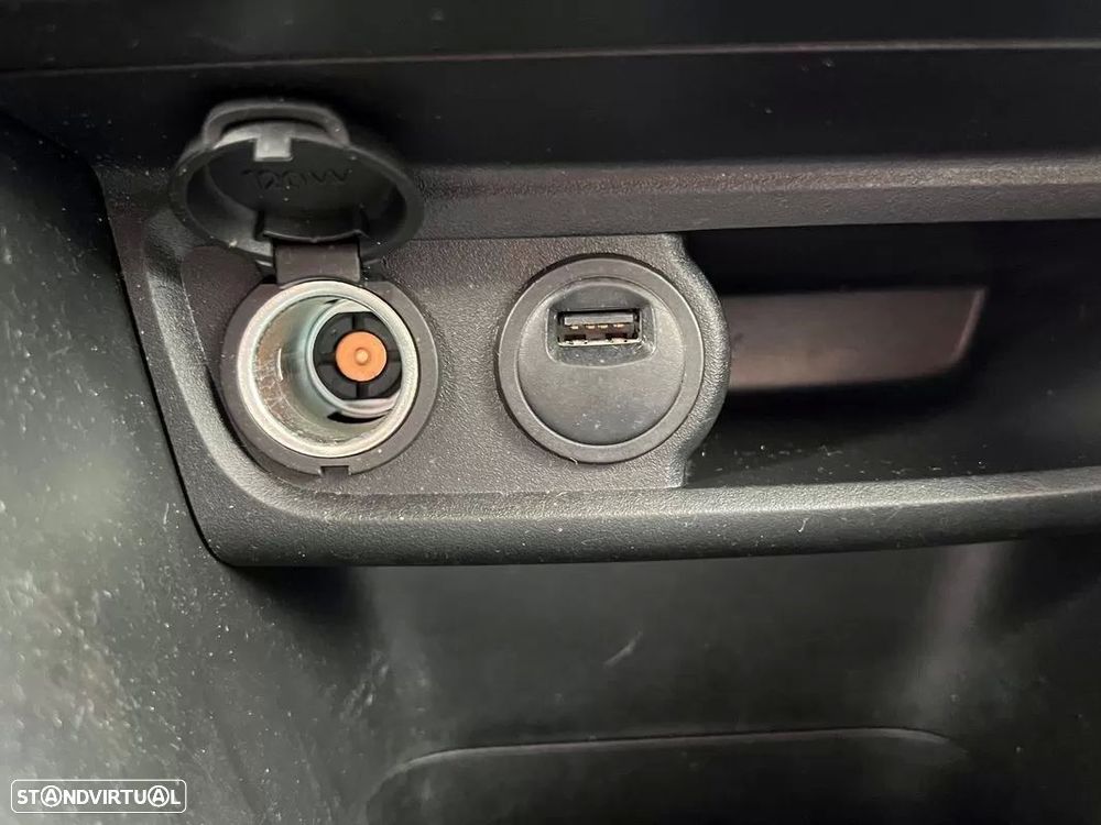 Peugeot 208 1.2 PureTech Signature - 41