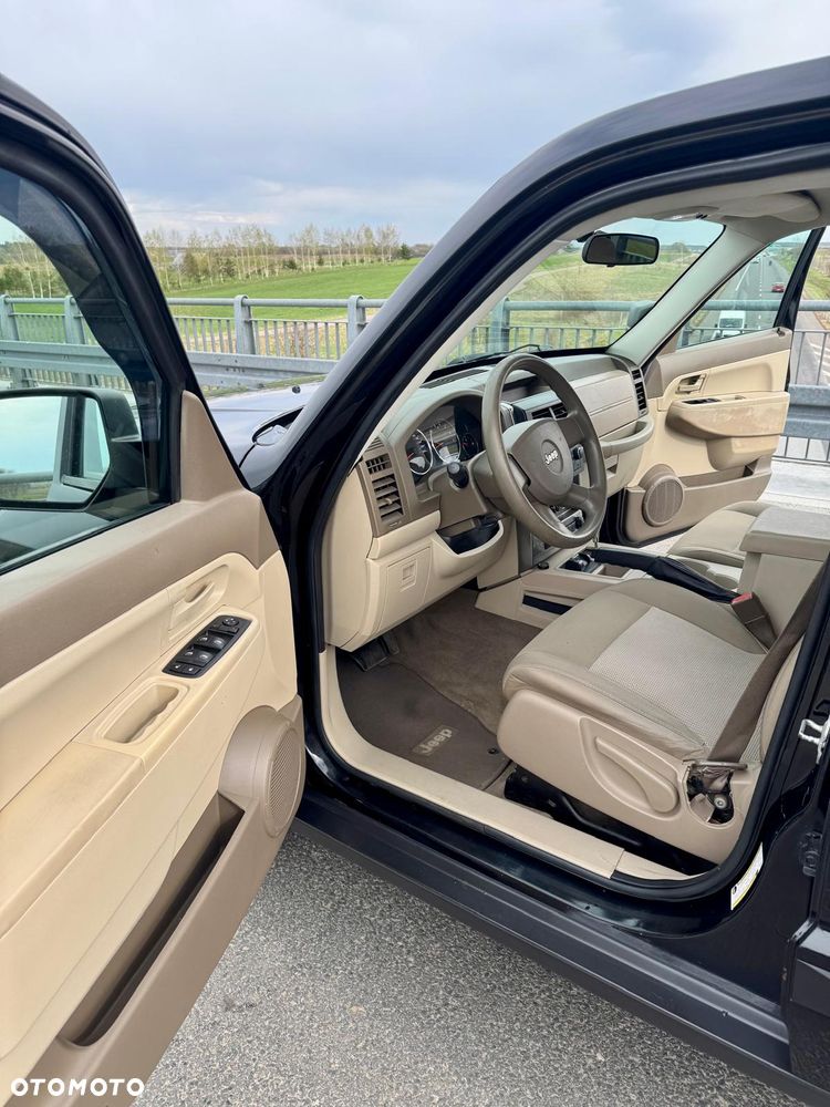 Jeep Liberty 3.7 4x4 - 21