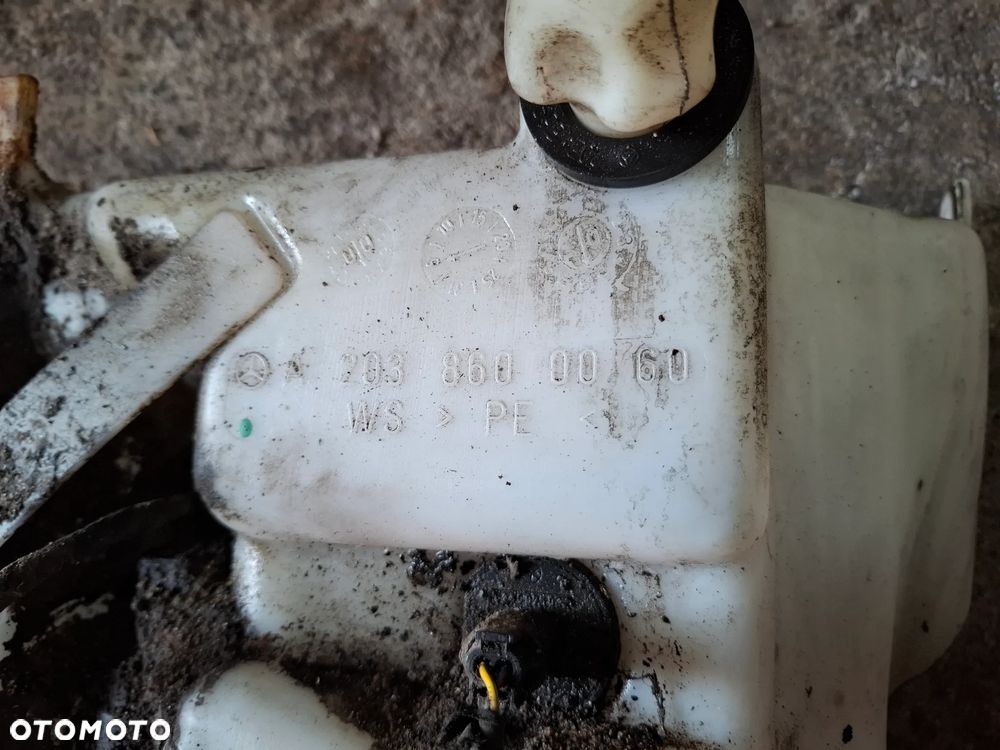 ZBIORNICZEK SPRYSKIWACZY W203 SEDAN A2038600060 - 2