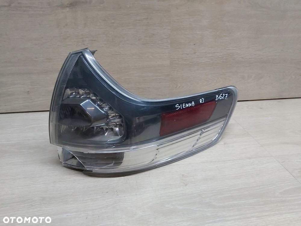 TOYOTA Sienna Sport 11- 20 r lampa prawy tył LED - 1