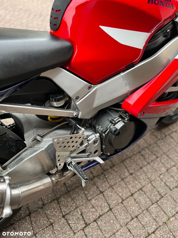 Honda CBR - 32