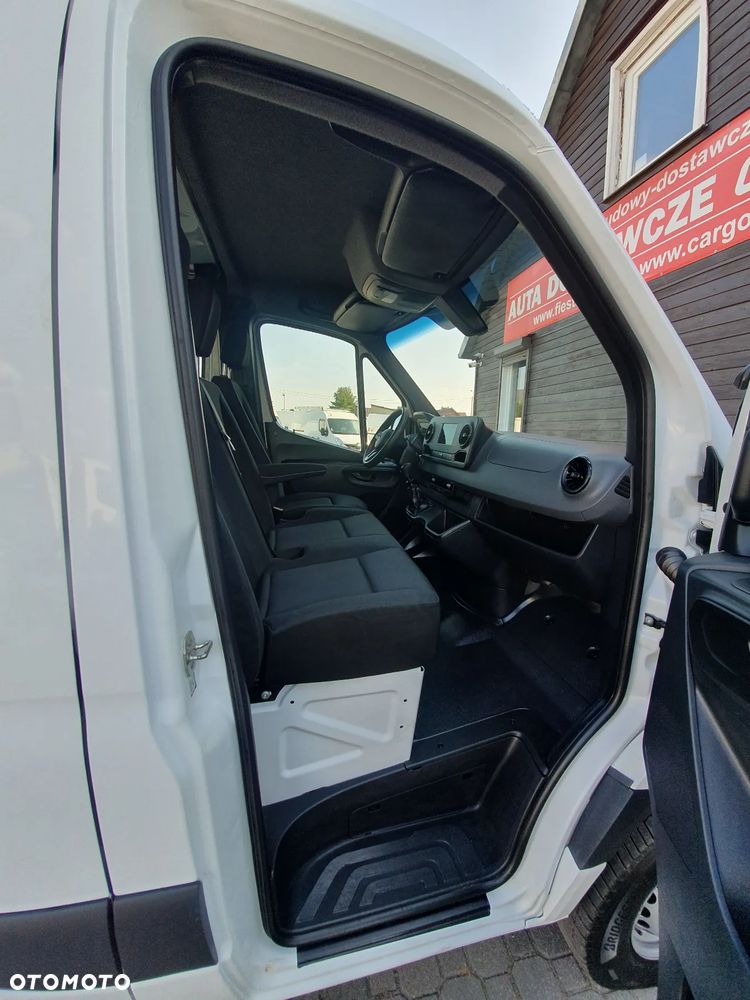 Mercedes-Benz Sprinter - 13