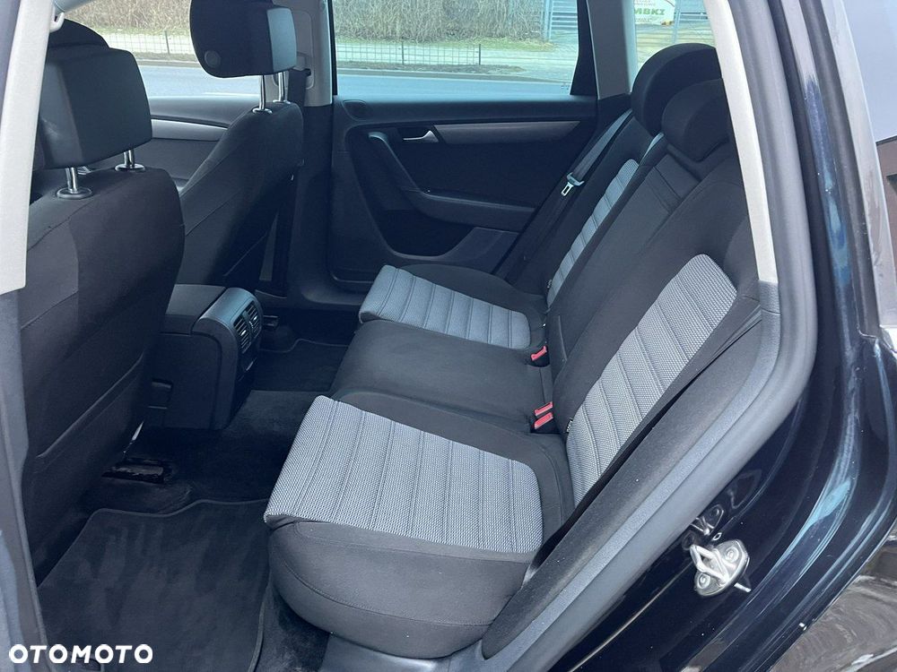 Volkswagen Passat - 24