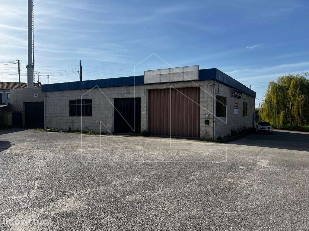 Terreno com Armazém - Grande imagem: 2/6