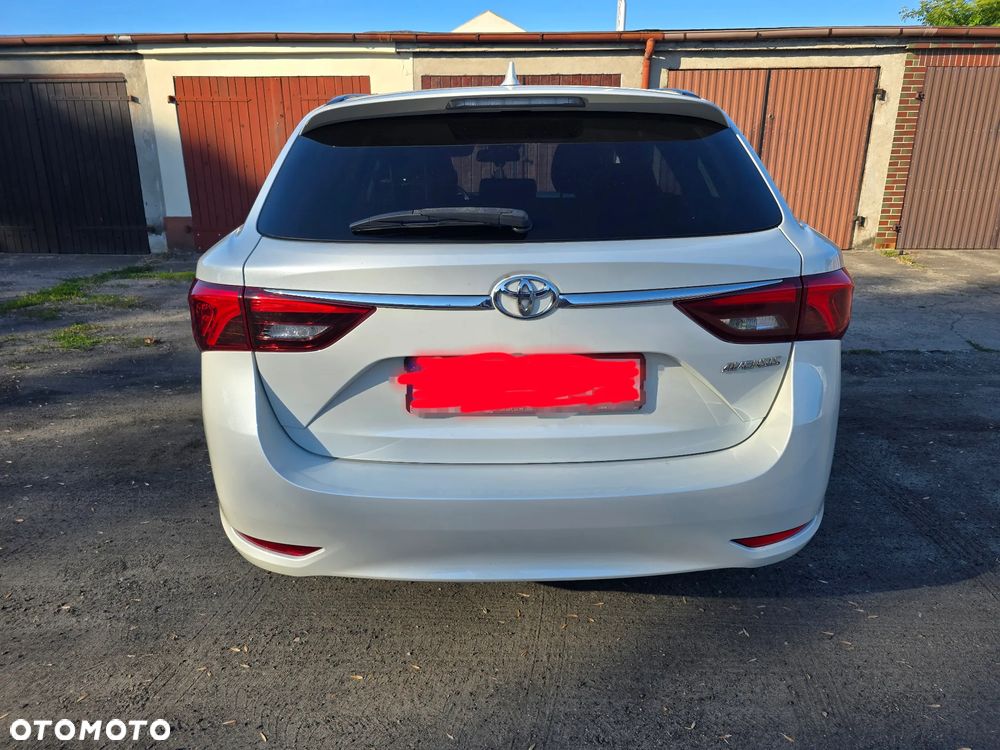 Toyota Avensis 2.0 D-4D Premium - 3