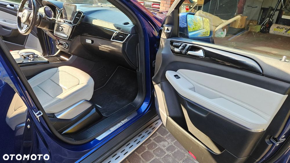 Mercedes-Benz GLS - 24