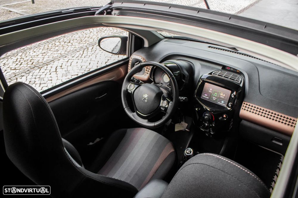 Peugeot 108 1.2 PureTech Top! Allure - 28