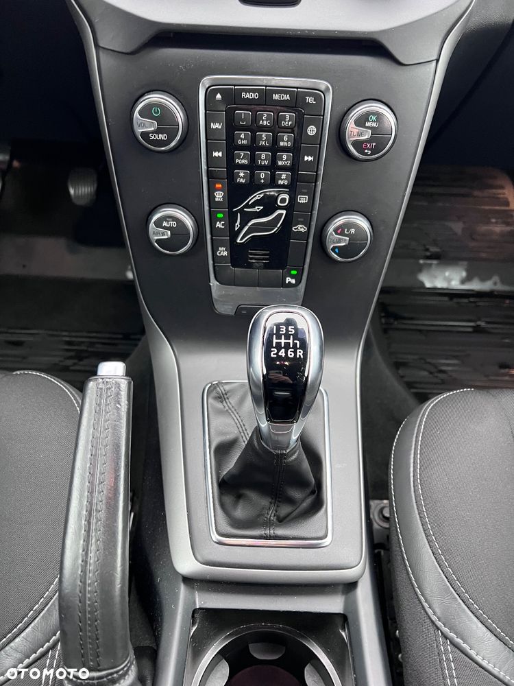 Volvo V40 D2 Drive-E R-Design Momentum - 16