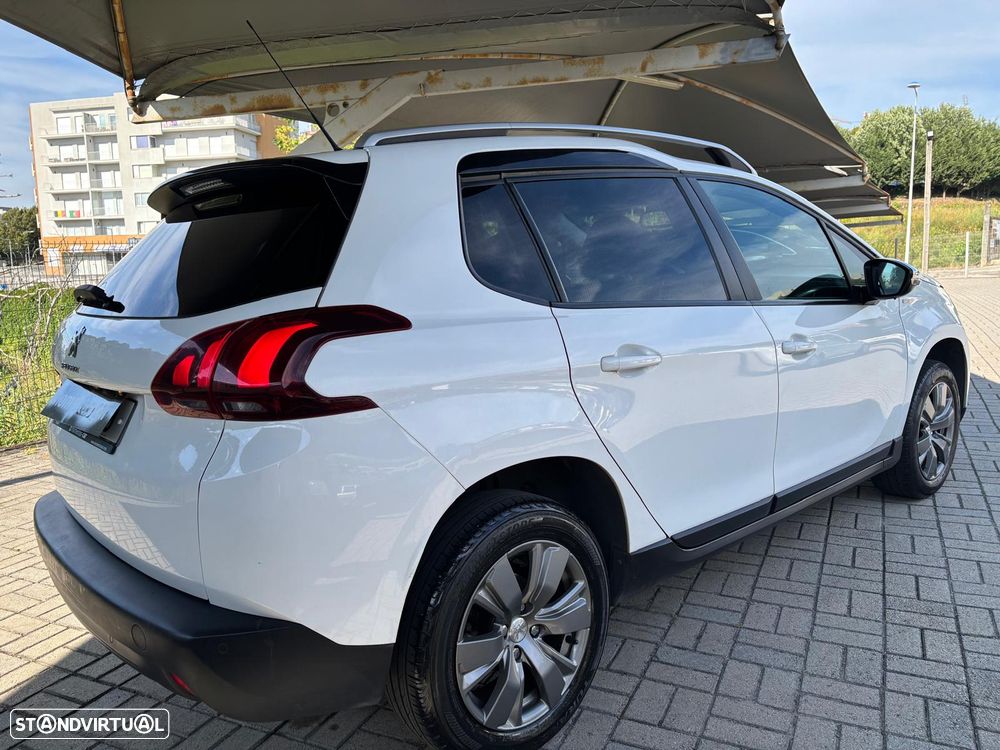 Peugeot 2008 1.2 PureTech Style - 3