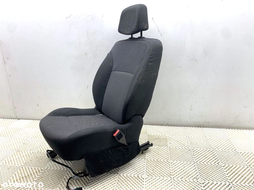 FOTEL PRAWY PRZÓD  MERCEDES-BENZ CITAN Nadwozie pełne/minivan (W415) 2012 - 2021 111 CDI (415.603, - 2