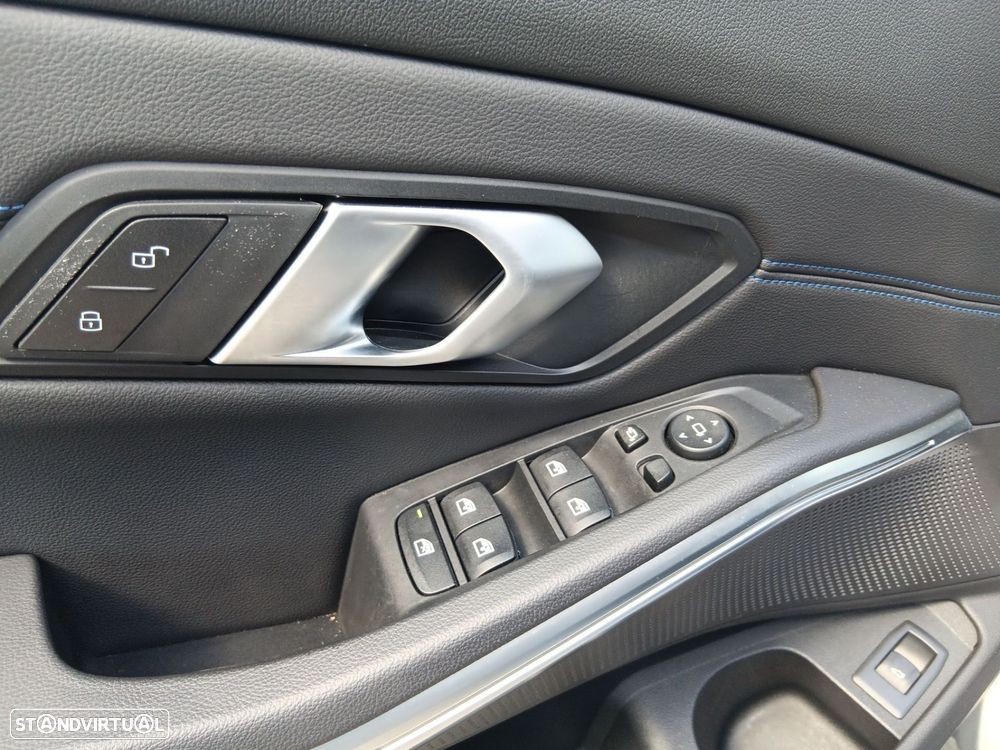 BMW 320 d Pack Desportivo M Auto - 15