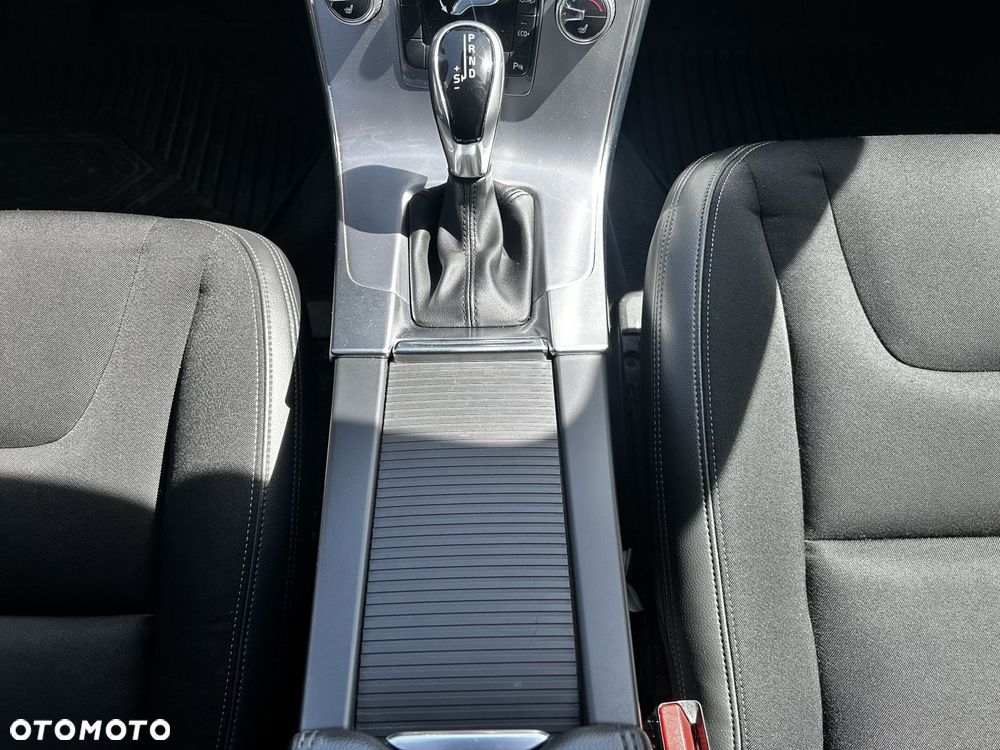 Volvo V60 Cross Country - 16