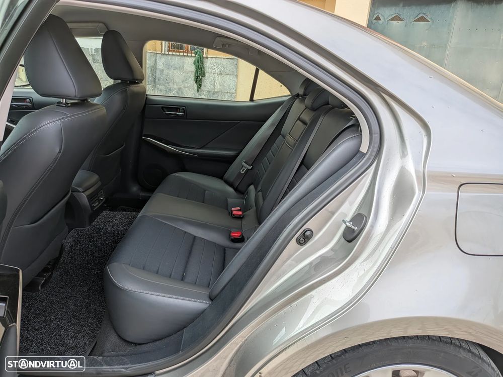 Lexus IS 300H Pack Executive - 16