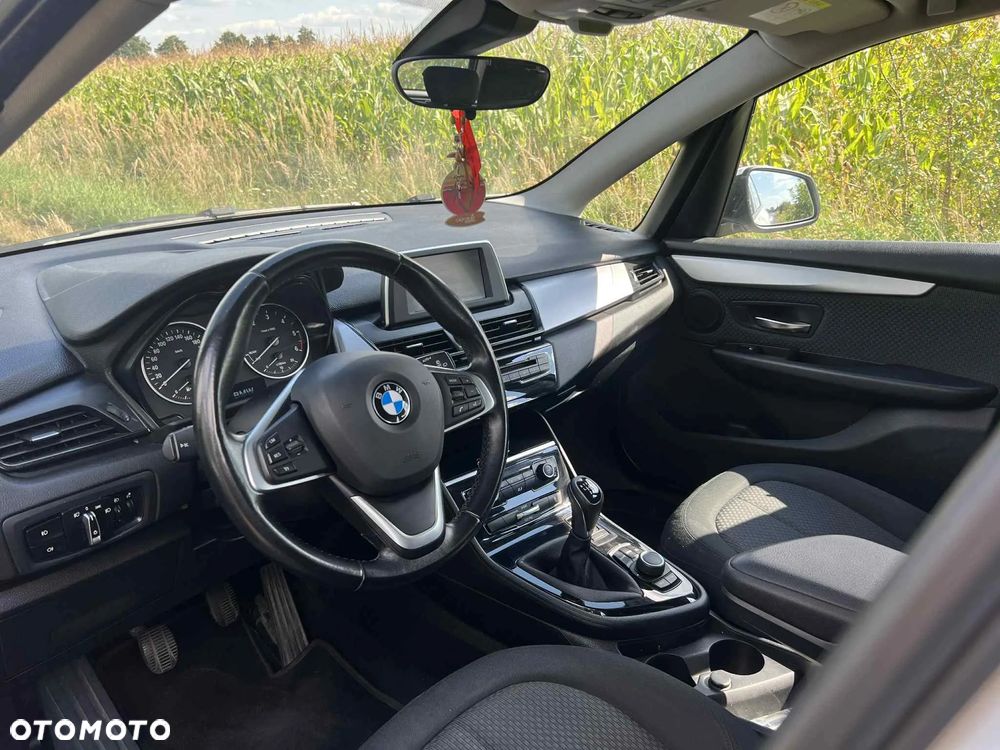 BMW Seria 2 216d - 8