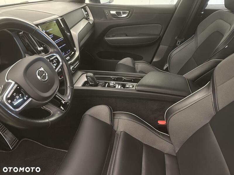 Volvo XC 60 B4 B R-Design - 11