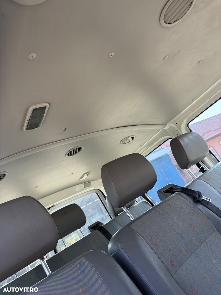 Volkswagen Transporter - 11