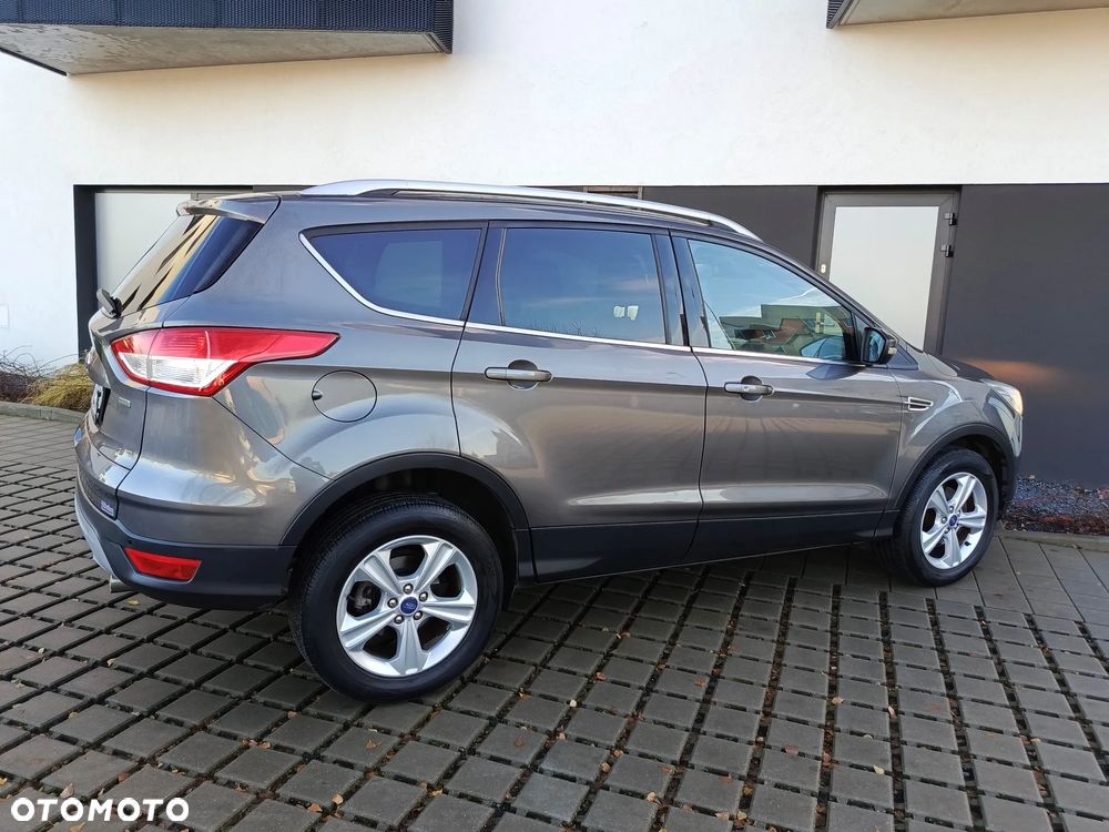 Ford Kuga 1.6 EcoBoost 2x4 Titanium - 4