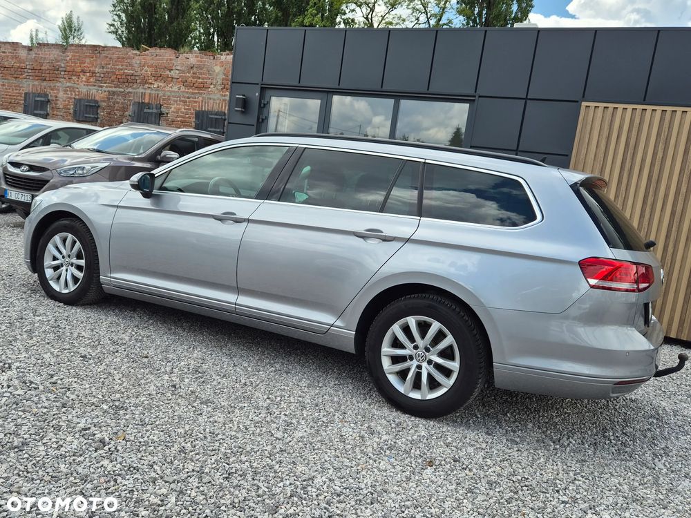 Volkswagen Passat - 8