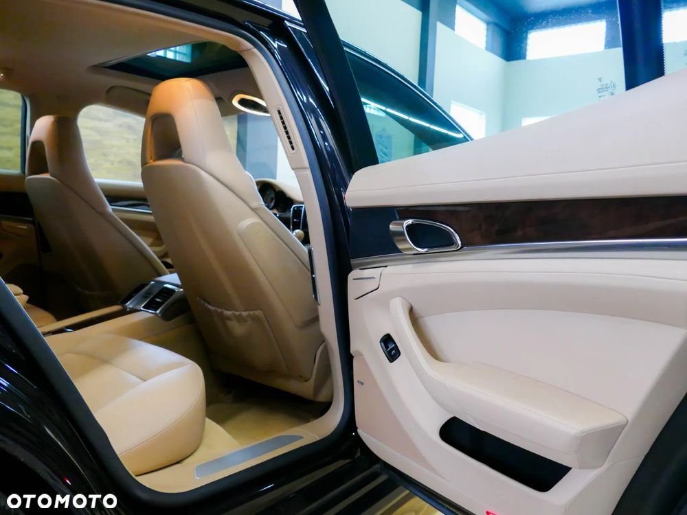 Porsche Panamera 4S PDK - 18