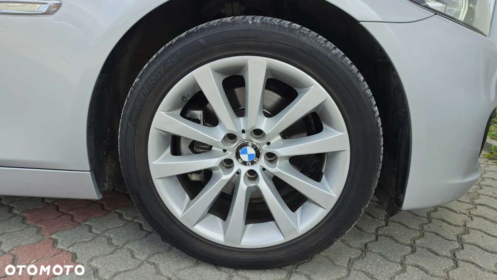 BMW Seria 5 520d xDrive - 32