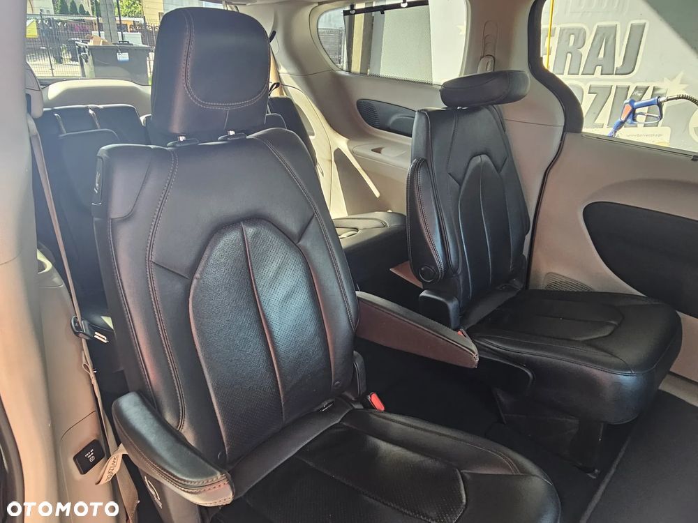 Chrysler Pacifica - 13