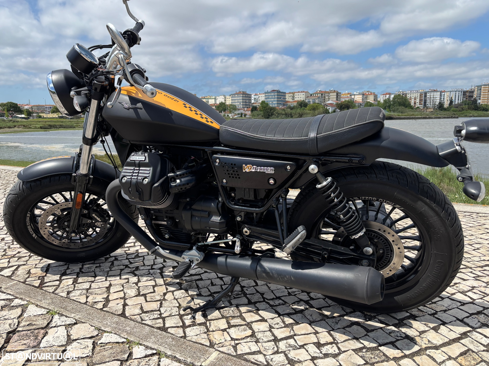 Moto Guzzi V9 Bobber - 11