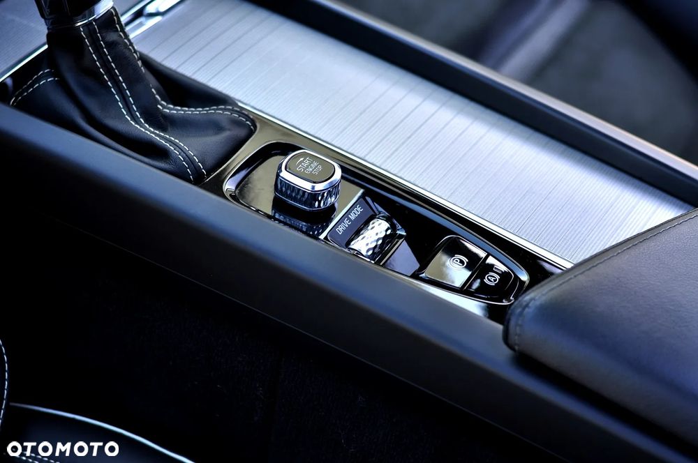 Volvo XC 60 T5 R-Design - 31
