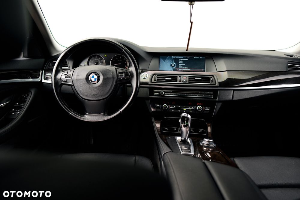 BMW Seria 5 528i - 5
