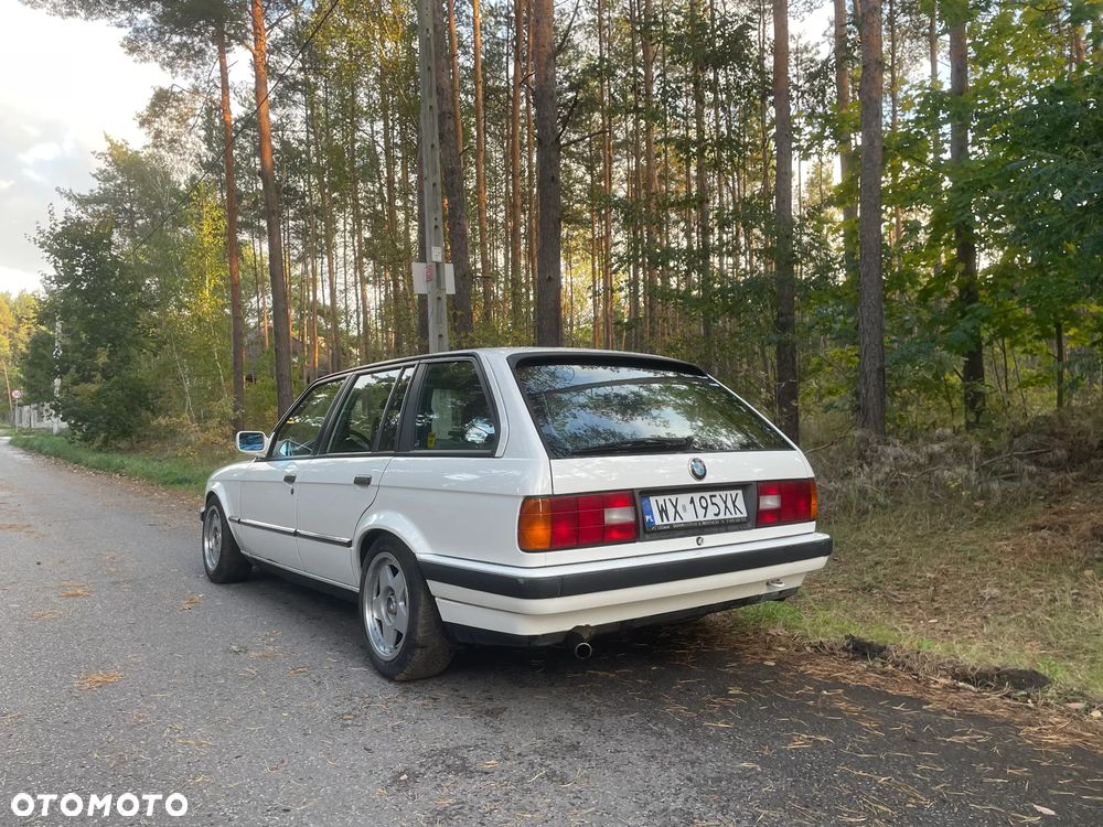BMW Seria 3 318i Touring - 2