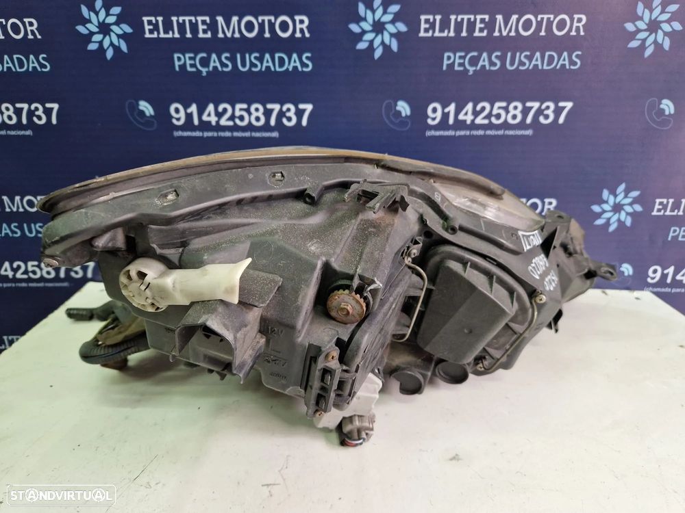 Oticas usadas LEXUS IS 220D farois - 4