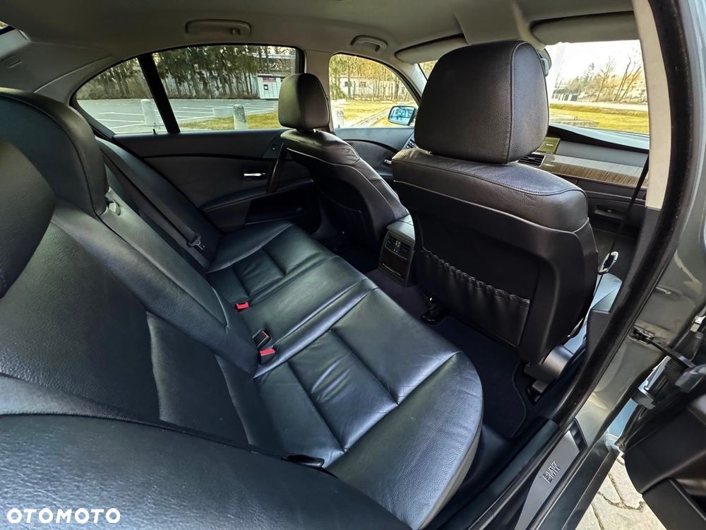 BMW Seria 5 545i - 18
