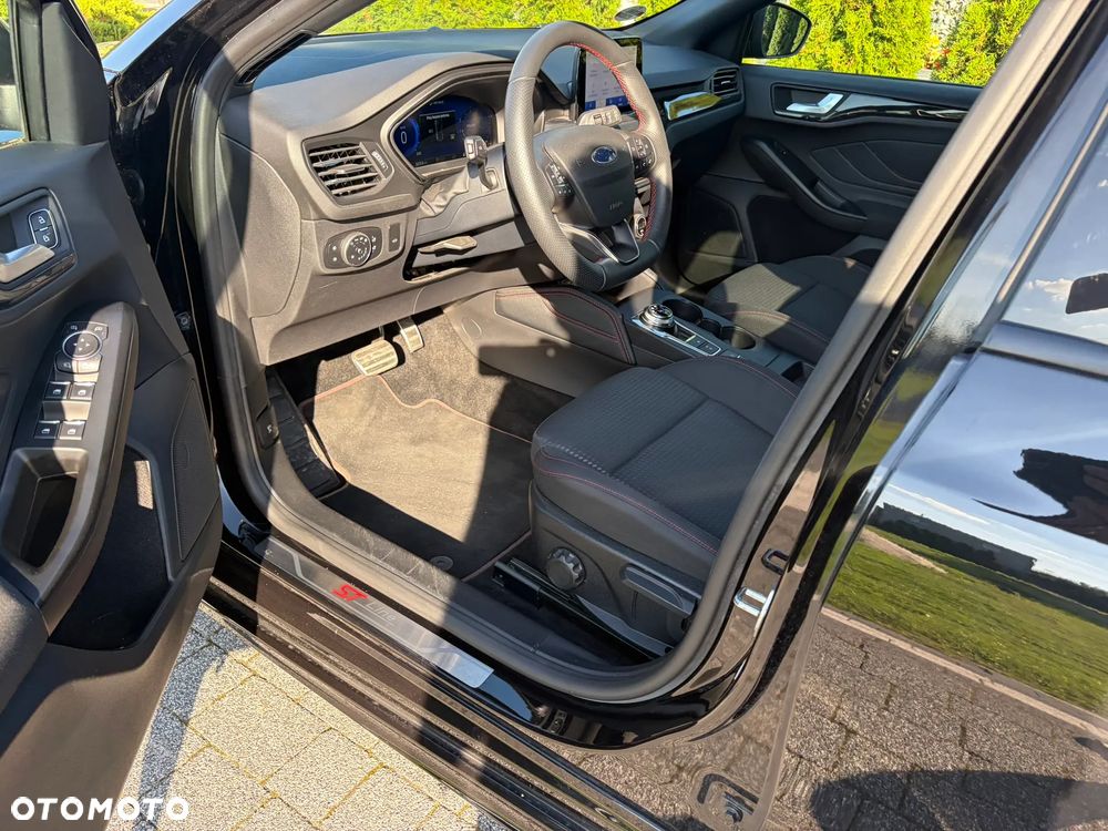 Ford Focus 1.5 EcoBoost ST-Line - 24