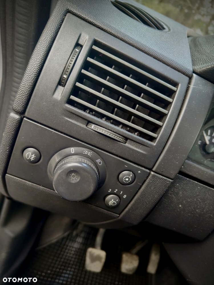 Opel Meriva 1.6 16V Essentia - 9