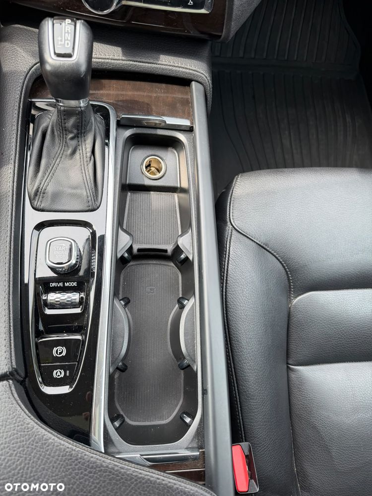 Volvo XC 90 T6 AWD Geartronic Momentum - 26