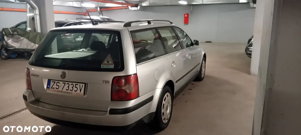Volkswagen Passat 1.9 TDI Basis - 10