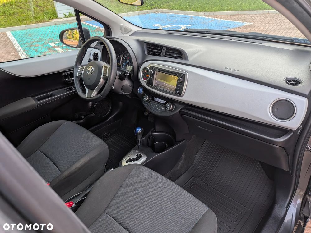 Toyota Yaris Hybrid 100 Premium - 14