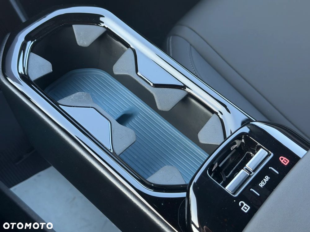 Volvo EX30 Single Motor Extended Range RWD Ultra - 18