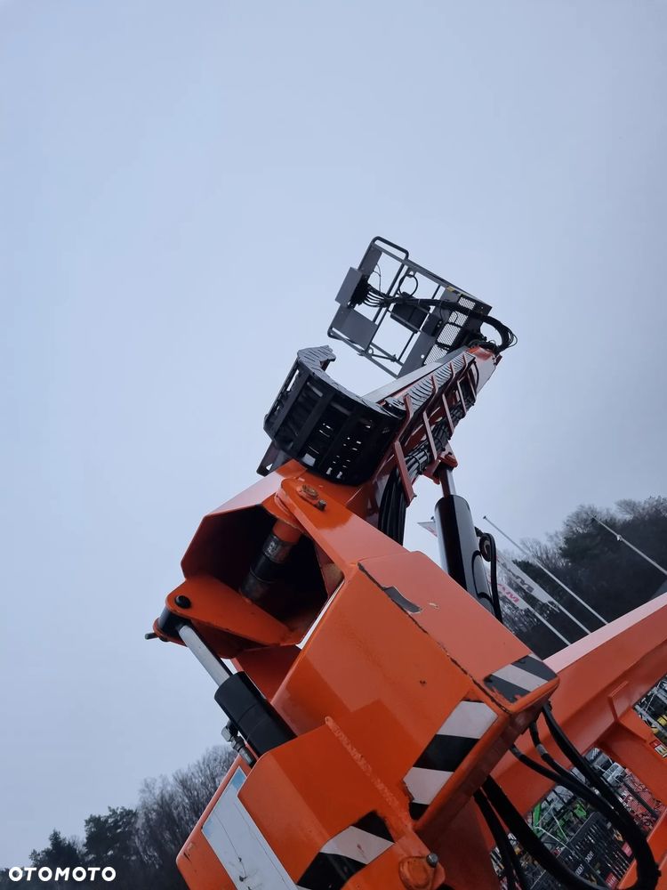 Nifty 170 HAC Zwyżka koszowa 17 metrów Podnośnik. jak Nowa z salonu 2015rok. PRĄD 230v. 4 sekcje sterowania na dole Nowy model! Z komuny Norweskiej. Używana była 1 raz do roku. Serwisowana w DEKRA do końca OKAZJA. Zwyżka Obrotowa. Poziomowanie kosza. Pełna Hydraulika. Ani deka luzów i wycieków. Zadbany sprzęt. Posiadam 2 identyczne sztuki. Druga z 2020 roku! - 36