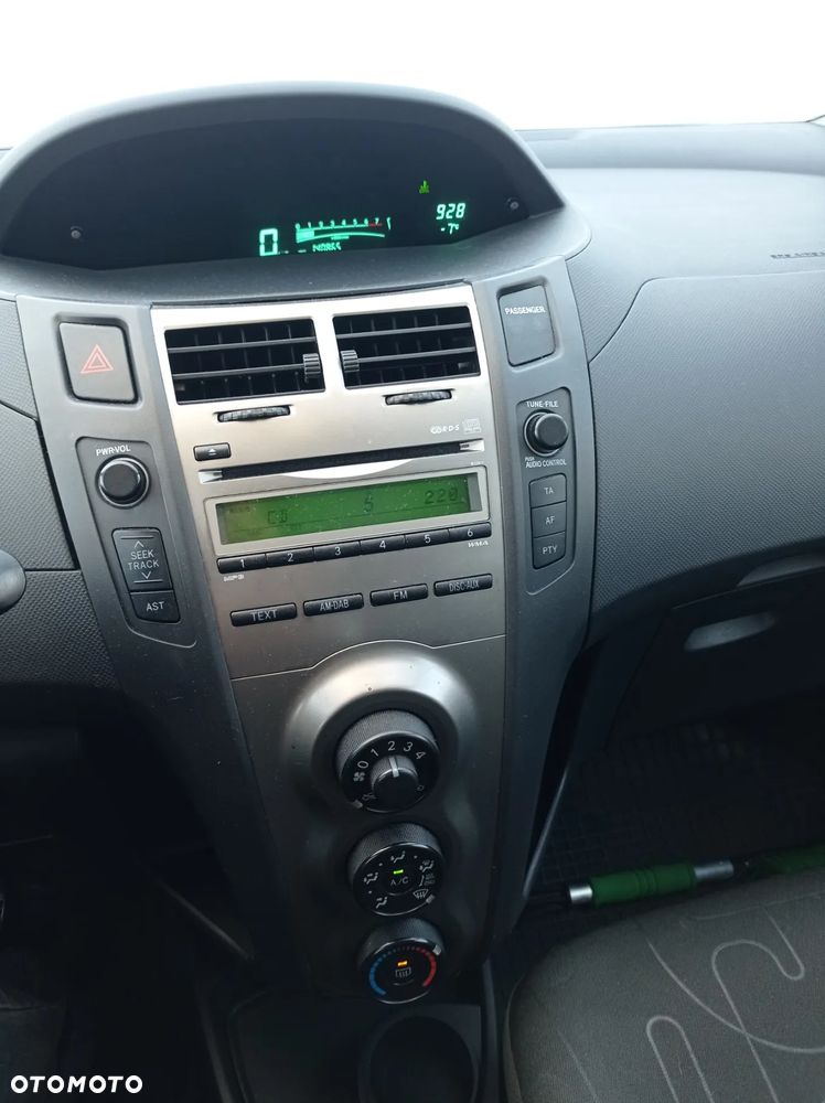 Toyota Yaris - 14