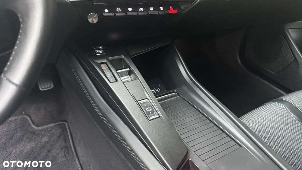 Peugeot 308 BlueHDi 130 EAT8 Allure - 23