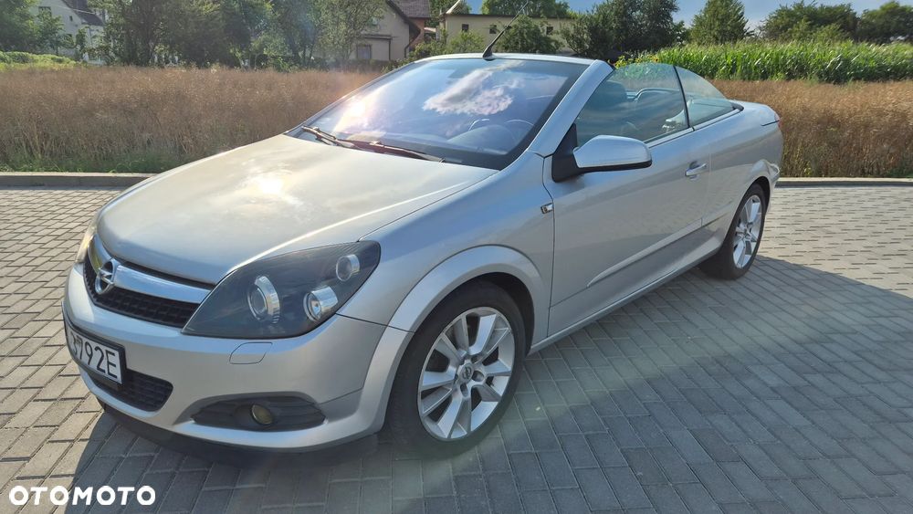 Opel Astra 2.0 T Cosmo - 4