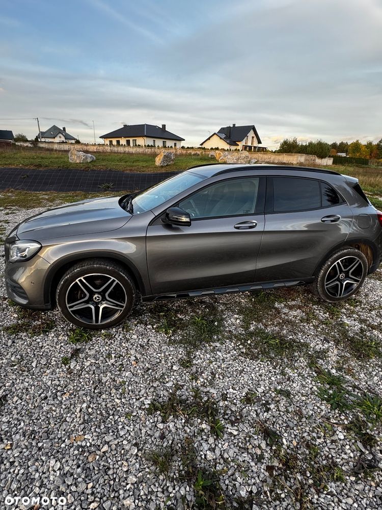 Mercedes-Benz GLA 200 7G-DCT AMG Line - 2
