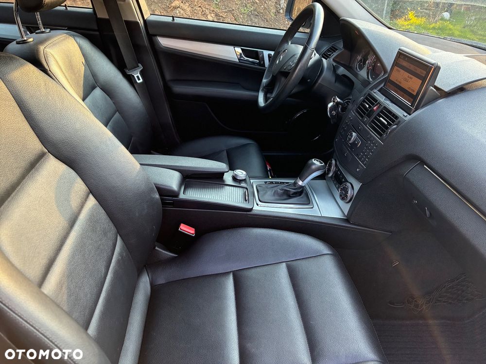 Mercedes-Benz Klasa C 350 Avantgarde - 17