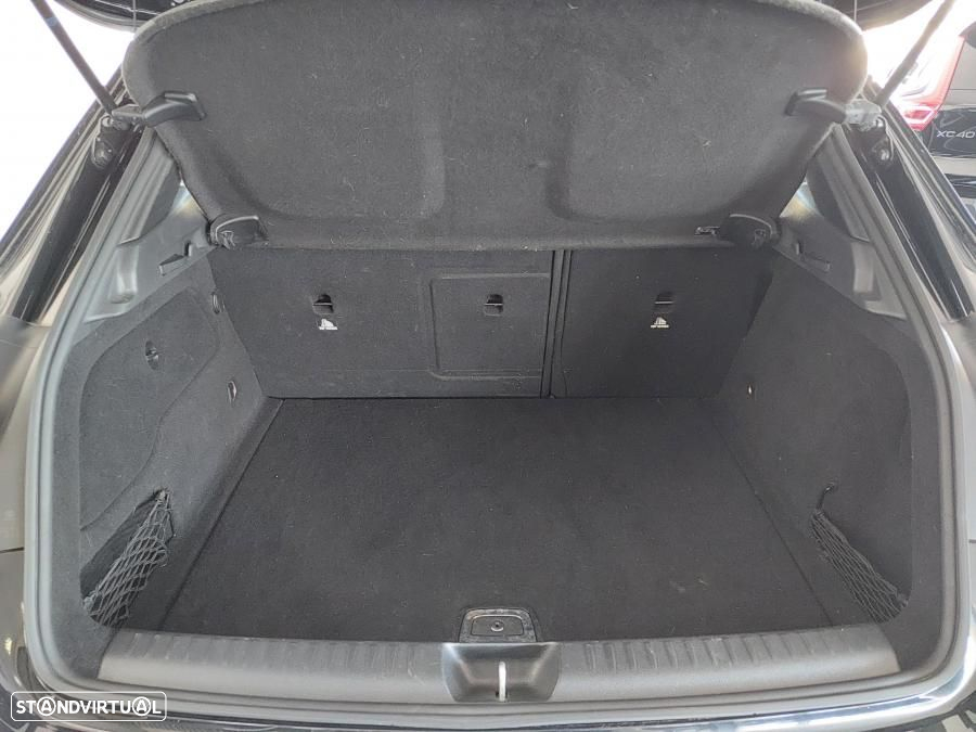 Mercedes-Benz GLA 180 Urban - 36