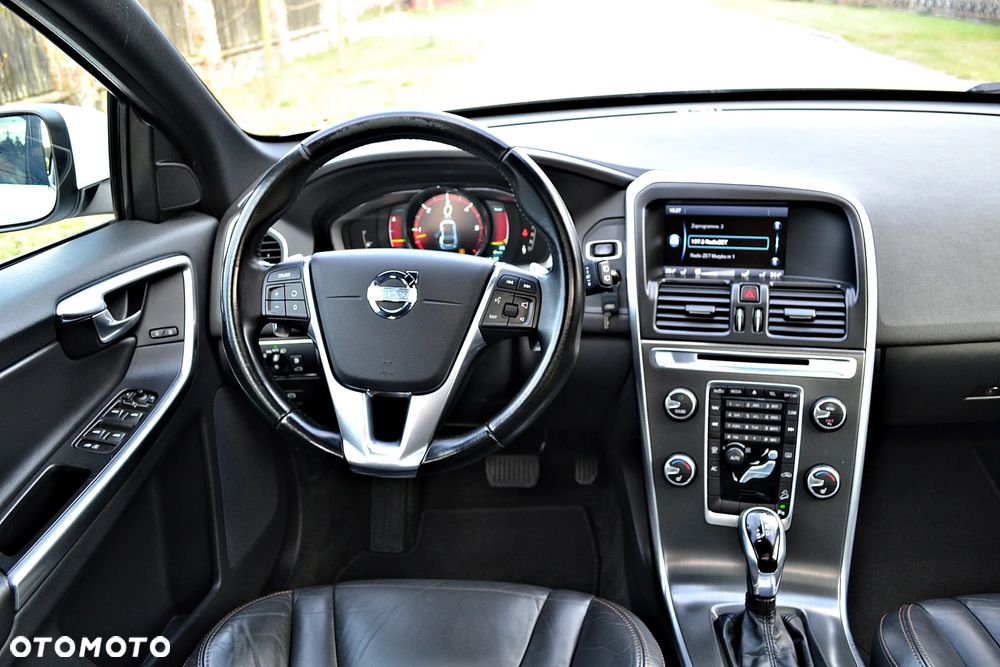 Volvo XC 60 D5 AWD Geartronic Summum - 36