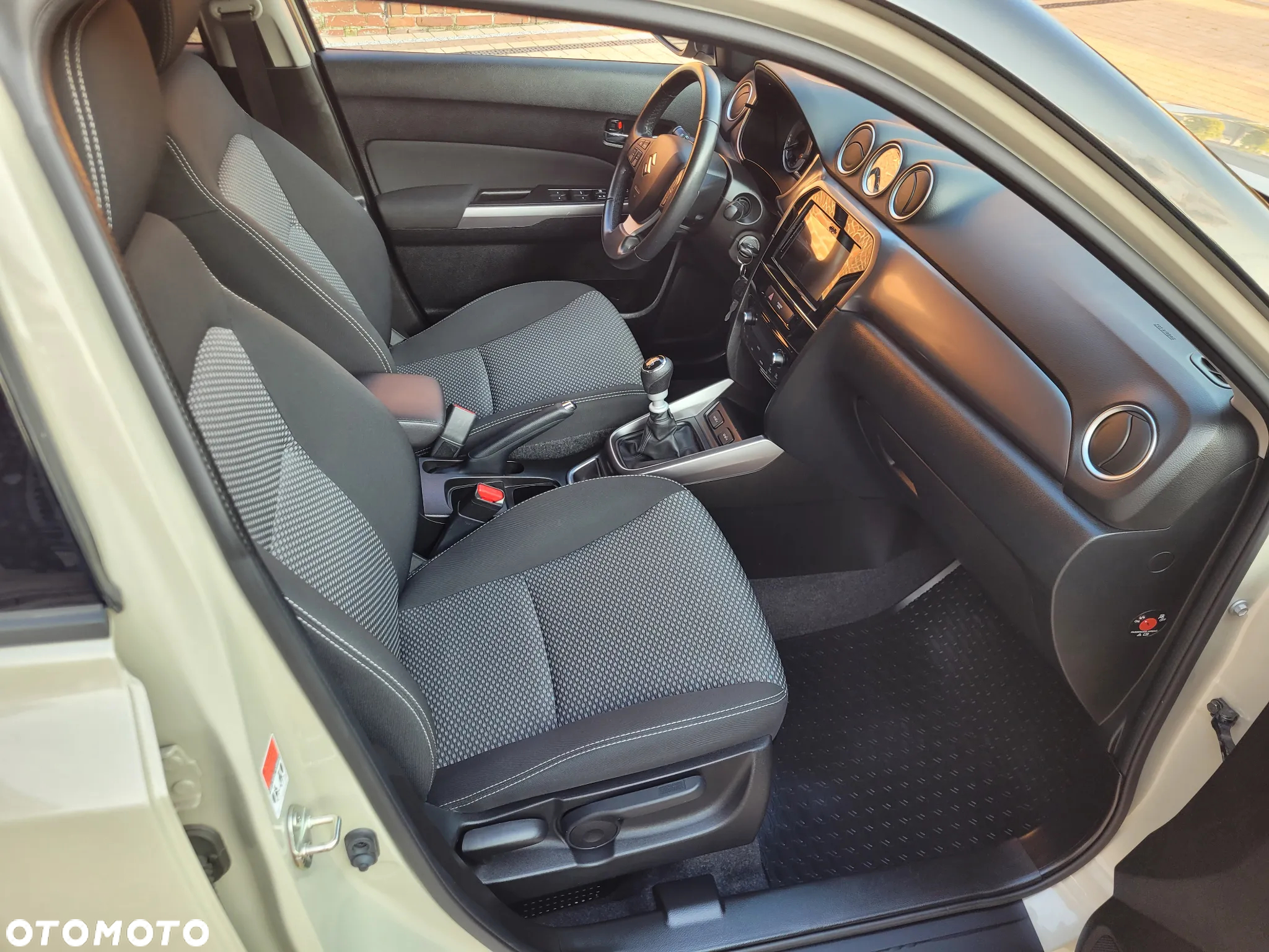 Suzuki Vitara 1.4 Boosterjet SHVS Premium 2WD - 14